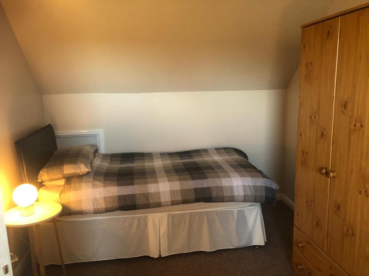 Fairview Bed And Breakfast Airdrie Bagian luar foto